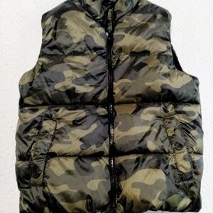 Old Navy Camouflage Puffer Vest Boys 8M
